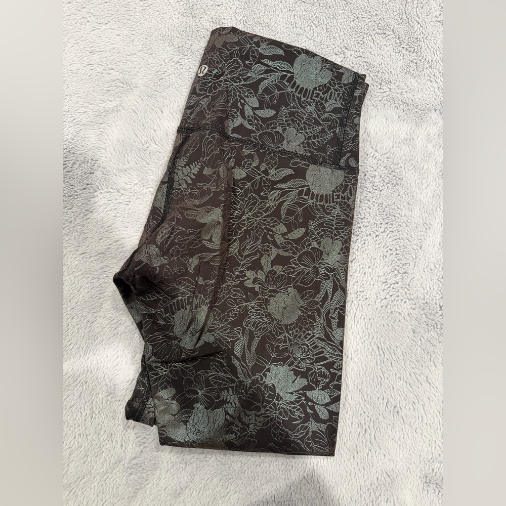 Lululemon Wunder train legging in foil floral pattern